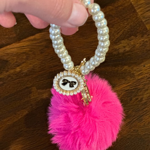 Key chain Pom Pom wristlet pearl sweet16 keychain with charm pompom pink - Picture 8 of 11